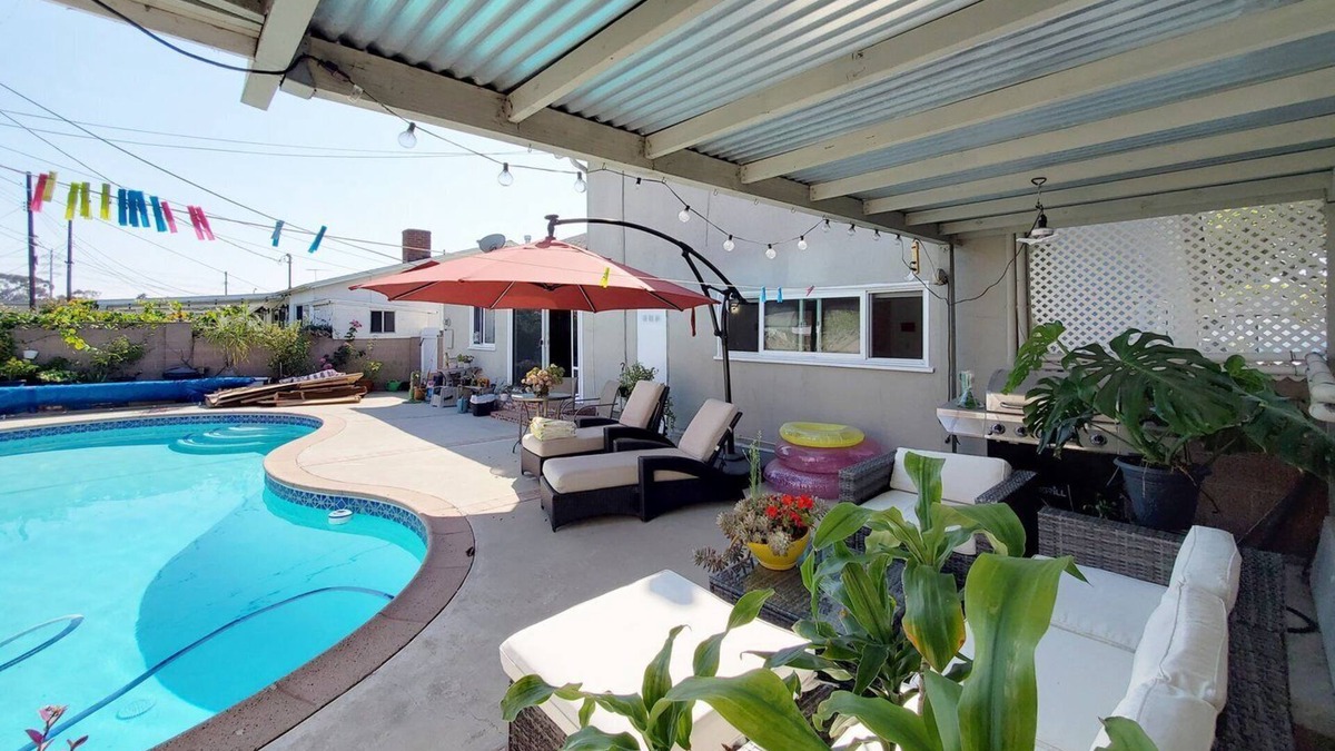 Harbor Gateway North House | 3 Bed/2 Bath-Dogs OK-Pool-15 min to Hermosa Beach & DTLA.