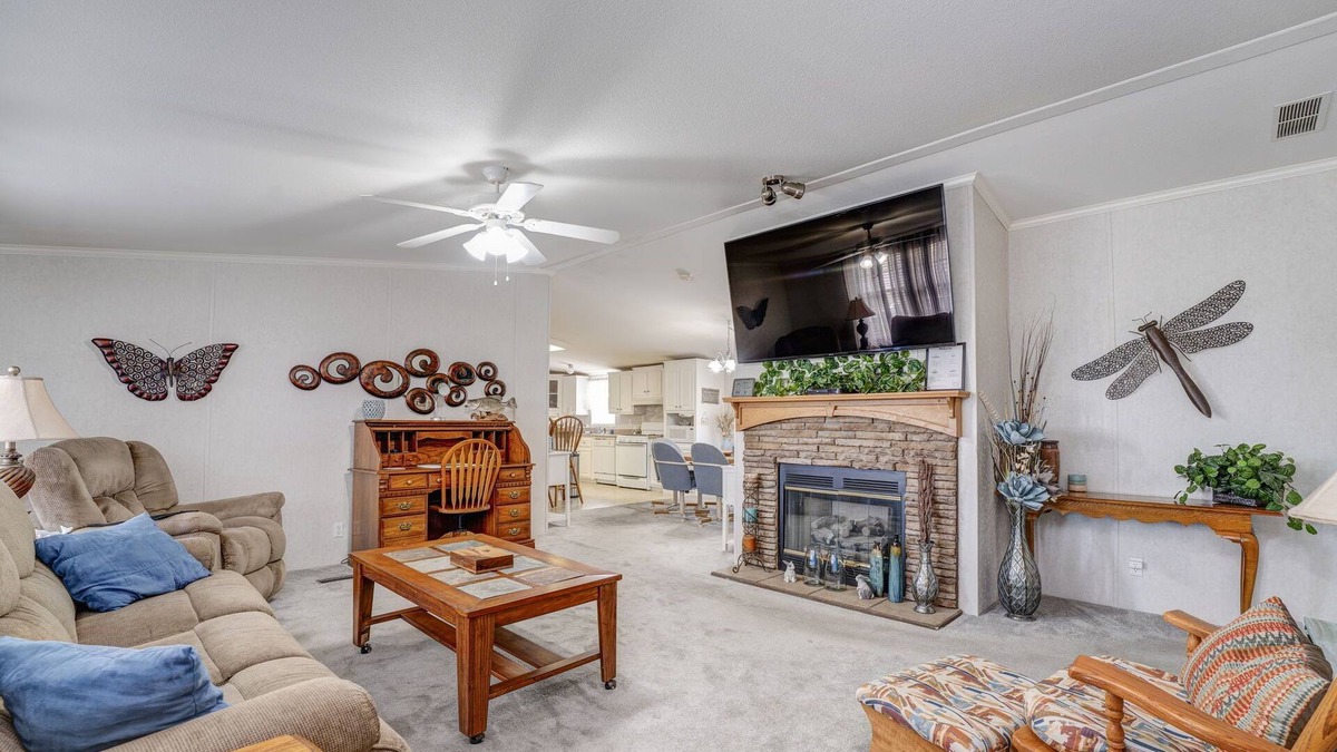 Centre House | 3 bed/2 bath home +office w/futon with community boat ramp & dock to Weiss Lake