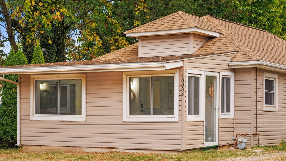 Buckeye Lake House | 3-bed, 2-bath lakehouse Grill, hot tub, firepit and on-site boat parking.