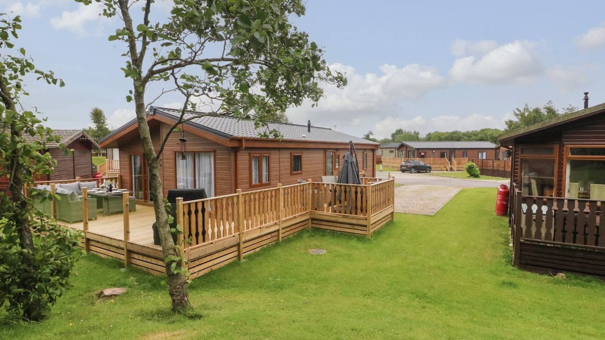 South Lakeland Leisure Village House | 3 Bed 2 Bath Luxury Lodge In South Lakeland Leisure Village