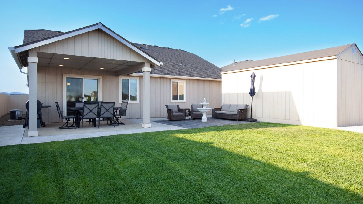 Rathdrum House | 3 bed/2 bath residence nestled in a conveniently located family-friendly neighborhood.
