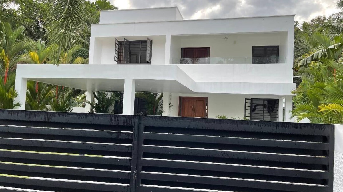 Thiruvananthapuram House | 3 bed 3 bath, 2 kitchen, executive villa in Kowdiar, Trivandrum, Keralan