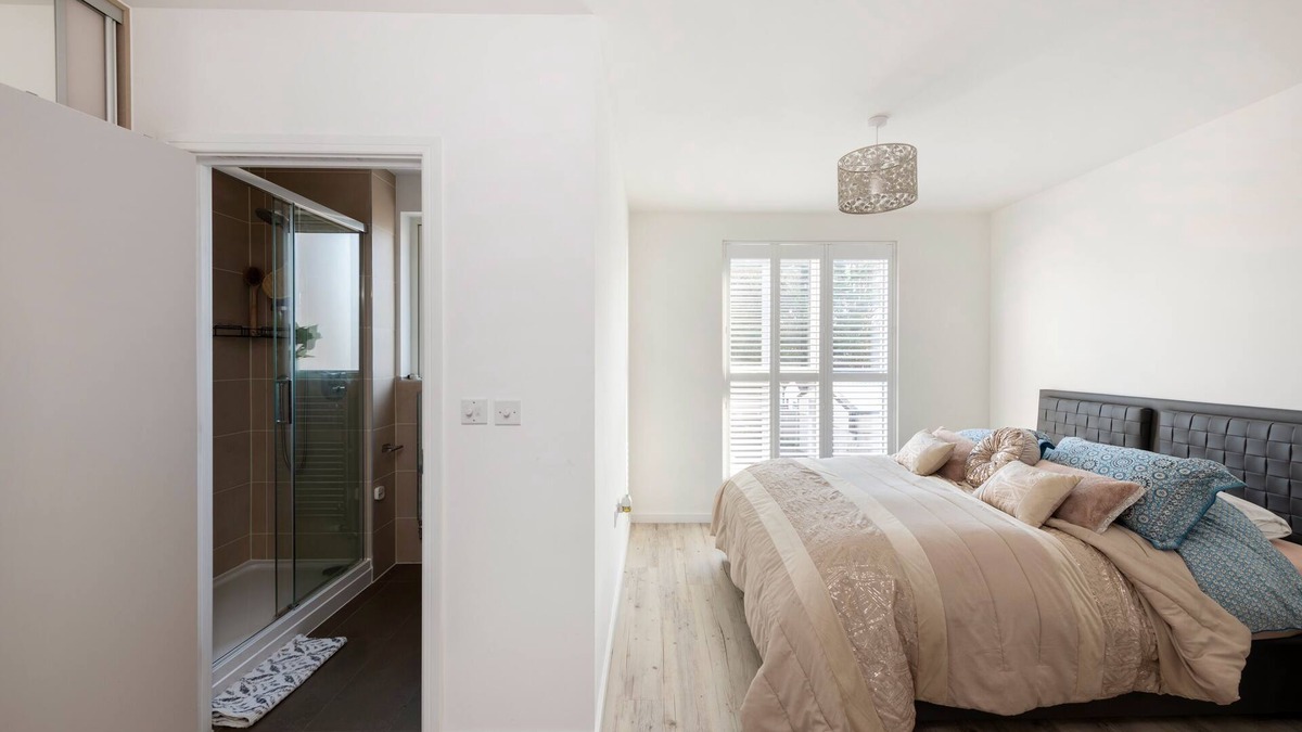 Southgate House | 3 bed, 3 bath townhouse in tranquil North London