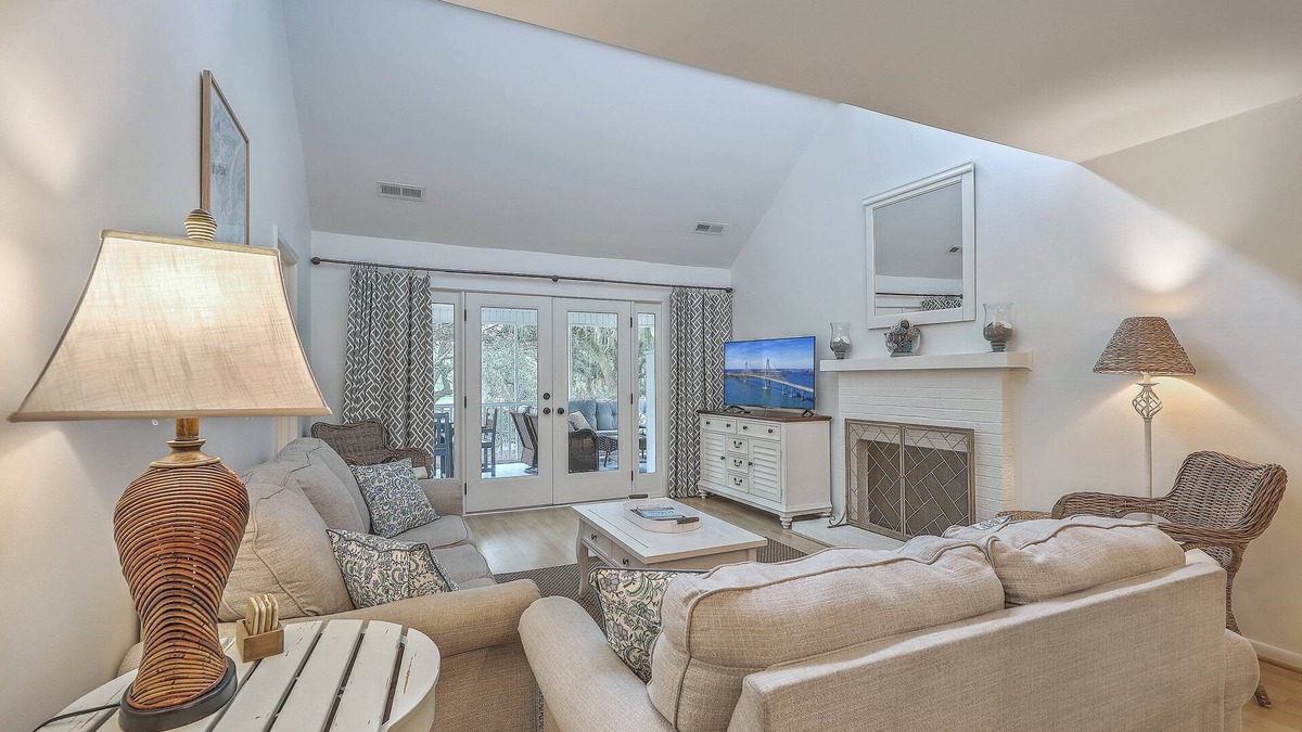 Tarpon Pond Cottage | 3 bed 3 bath with loft near everything. Pets welcome.
