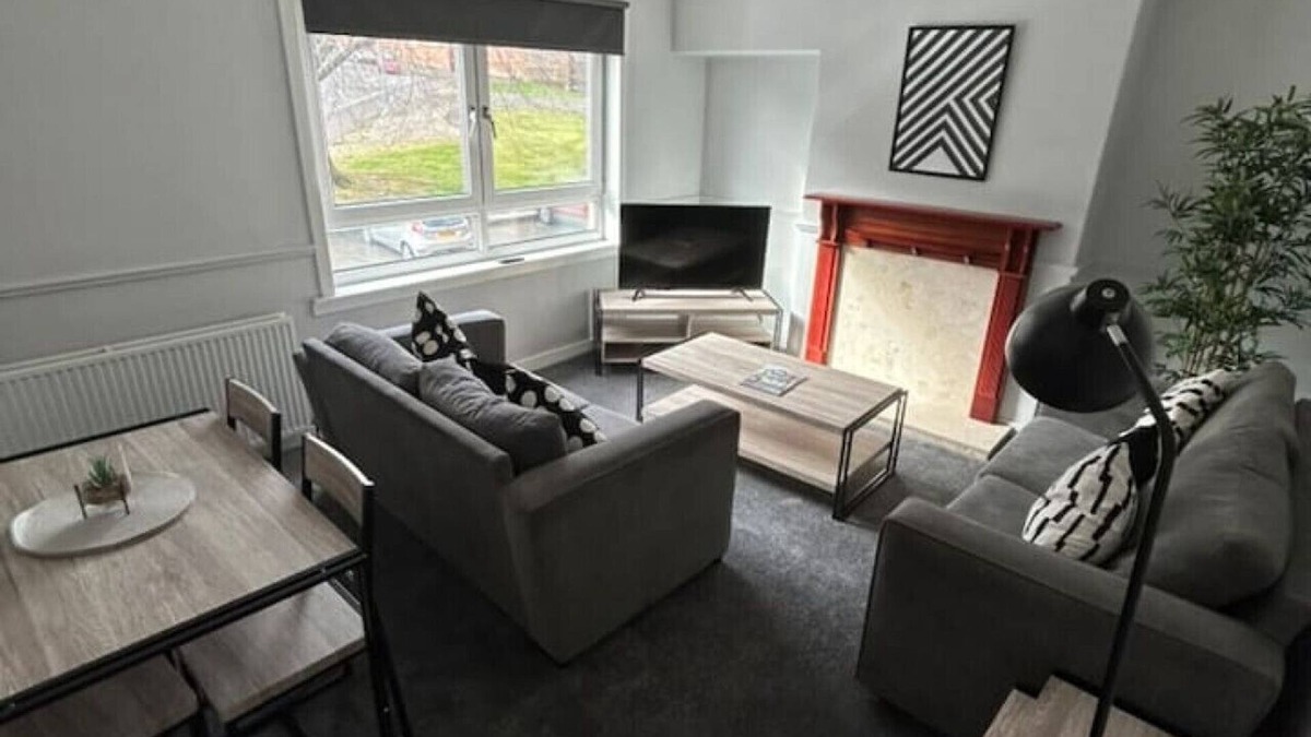 Greenock Apartment | 3-Bed Apartment Central Greenock