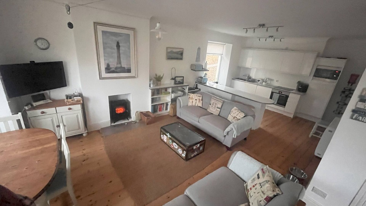 Hope-Cove Apartment | 3 bed apartment in Hope Cove sleeps 6-7 with sea views only 50 yards from beach