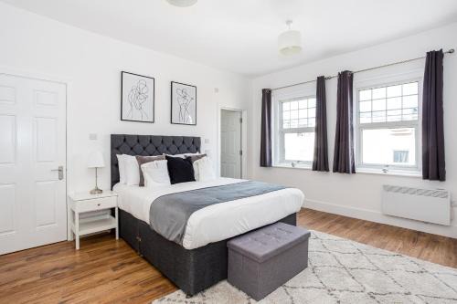 Southend-on-Sea Apartment | 3 Bed Apartment with Balcony in Southend on Sea!