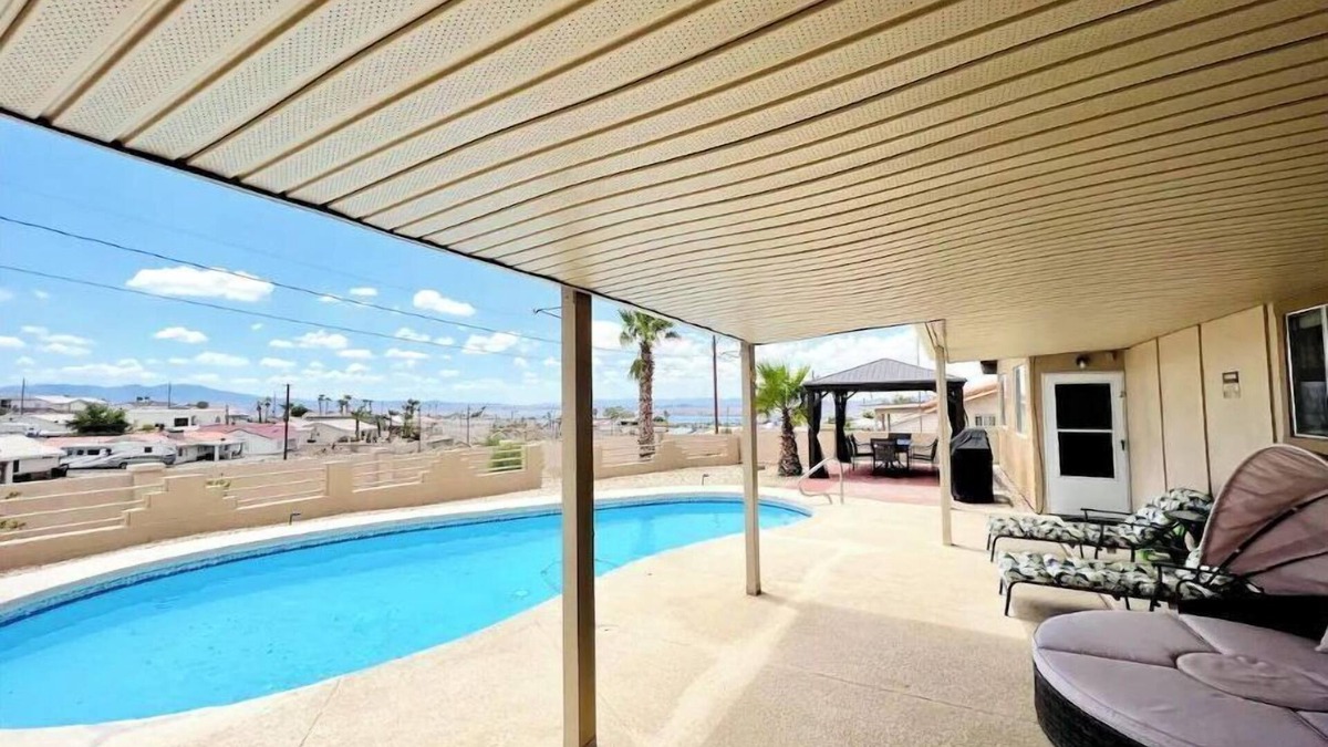 Lake Havasu City House | 3 bed + Arizona room pool house + boat parking + Dogs Allowed