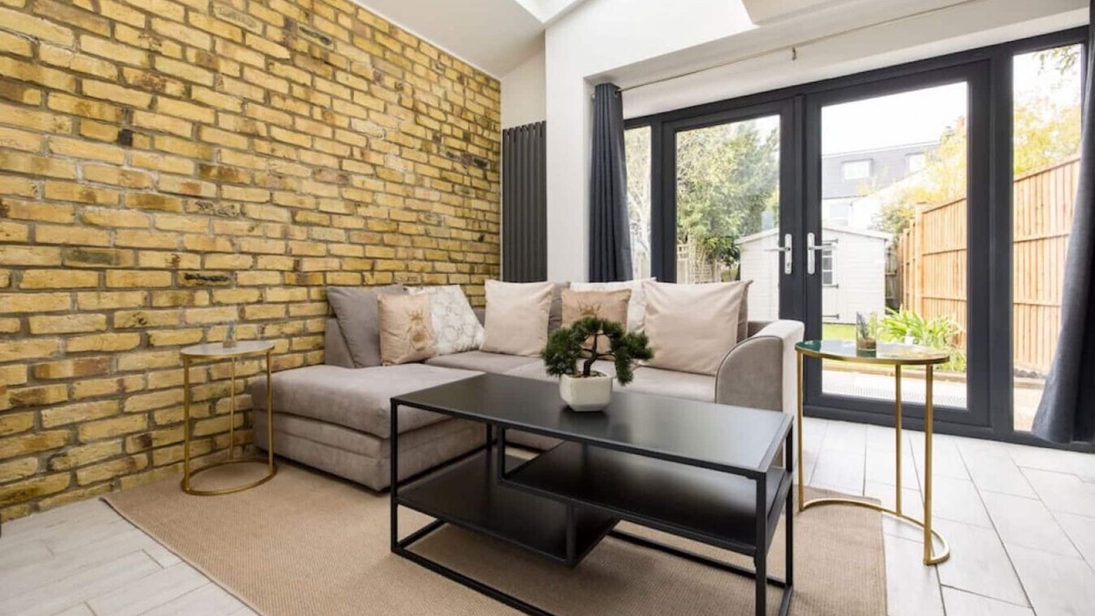 Thornton Apartment | 3 Bed Balcony Flat in Nine Elms