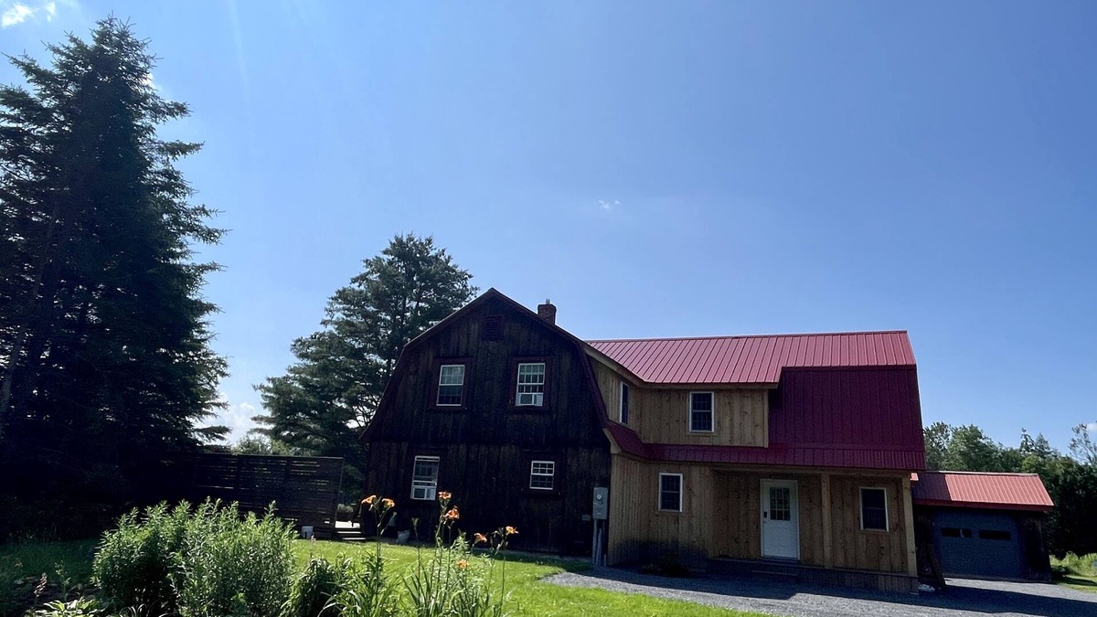 East Burke Cabin | 3 Bed Cabin - on NEK Biking and VAST Trails, Hot tub optional