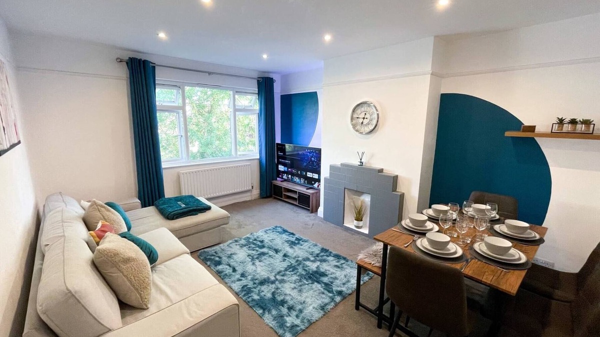 Chelmsford Apartment | 3-bed Chelmsford apt w/garden