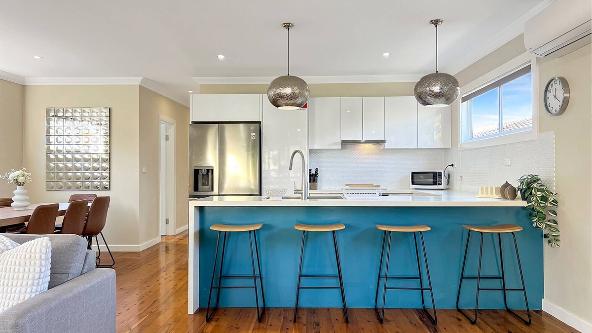Belmont South House | 3-Bed Coastal Haven with Alfresco Dining & BBQ