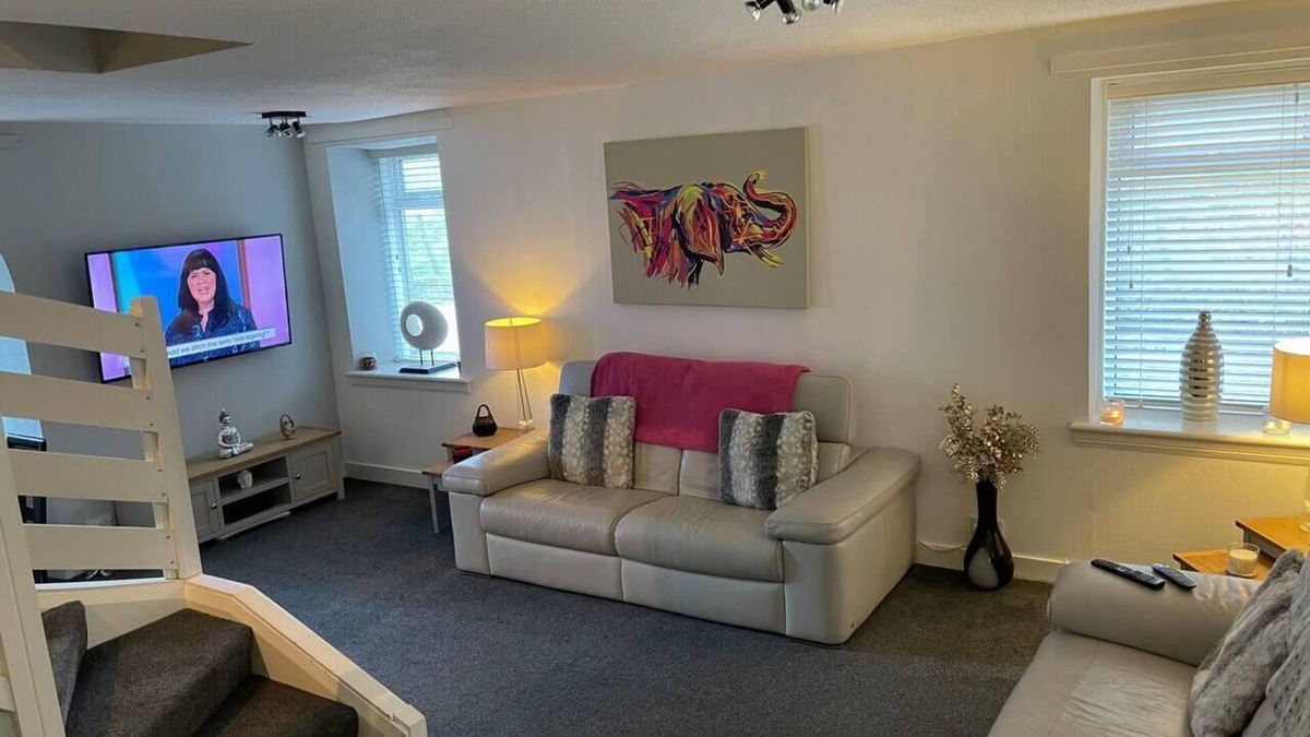 Aberdeen Cottage | 3 Bed Cottage -Sleeps 5-Pets-HotTub-Bar-Smoking