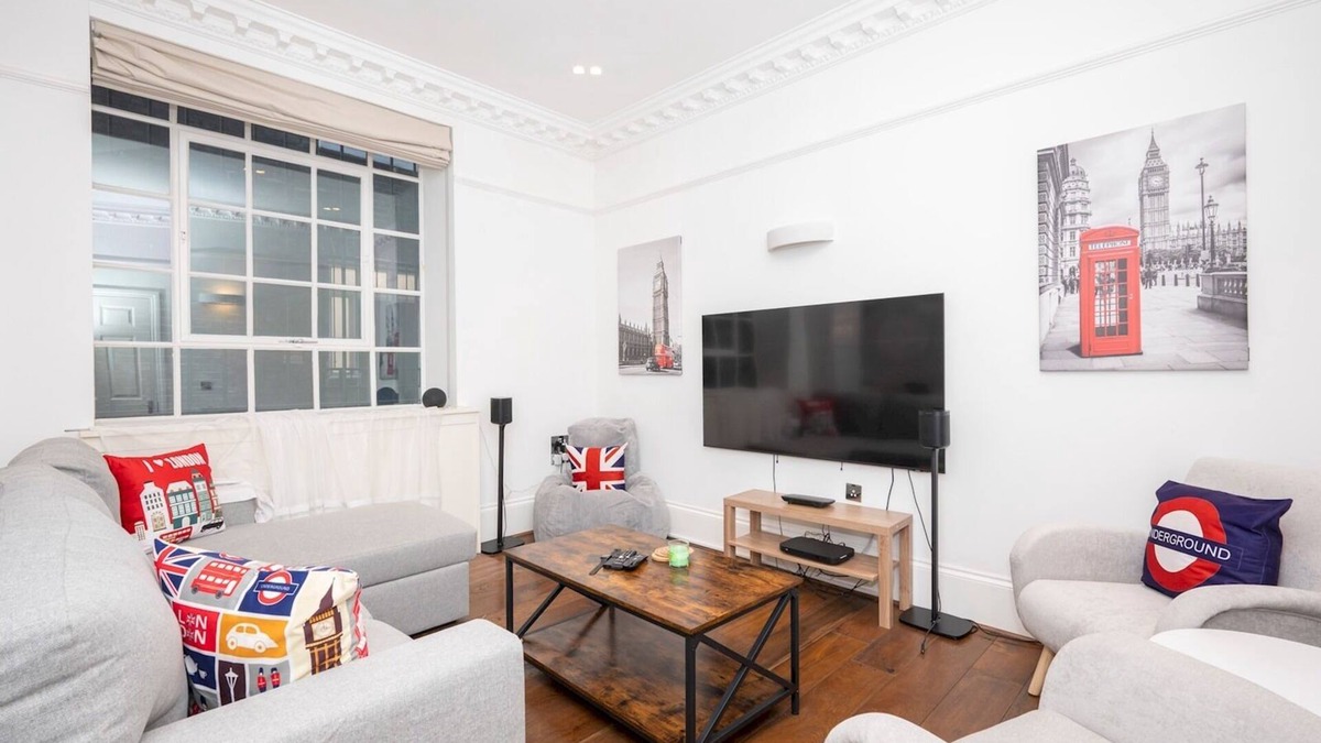Barbican Apartment | 3-Bed Flat | Ensuite | Near Farringdon & Barbican | Pass the Keys
