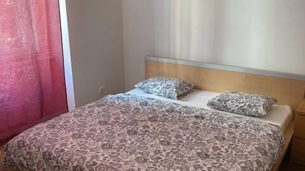 Andel Apartment | 3 Bed Flat - Sleeps 10 - Pets - Smoking - Parking