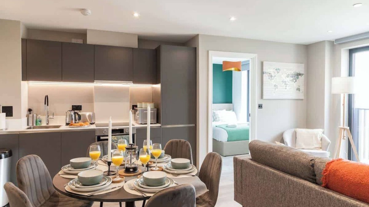 Holbeck Apartment | 3 Bed Flats near Station & City Centre - Sleeps 6