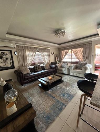 Nelspruit Villa | 3 Bed home Nelspruit Golden Crescent
