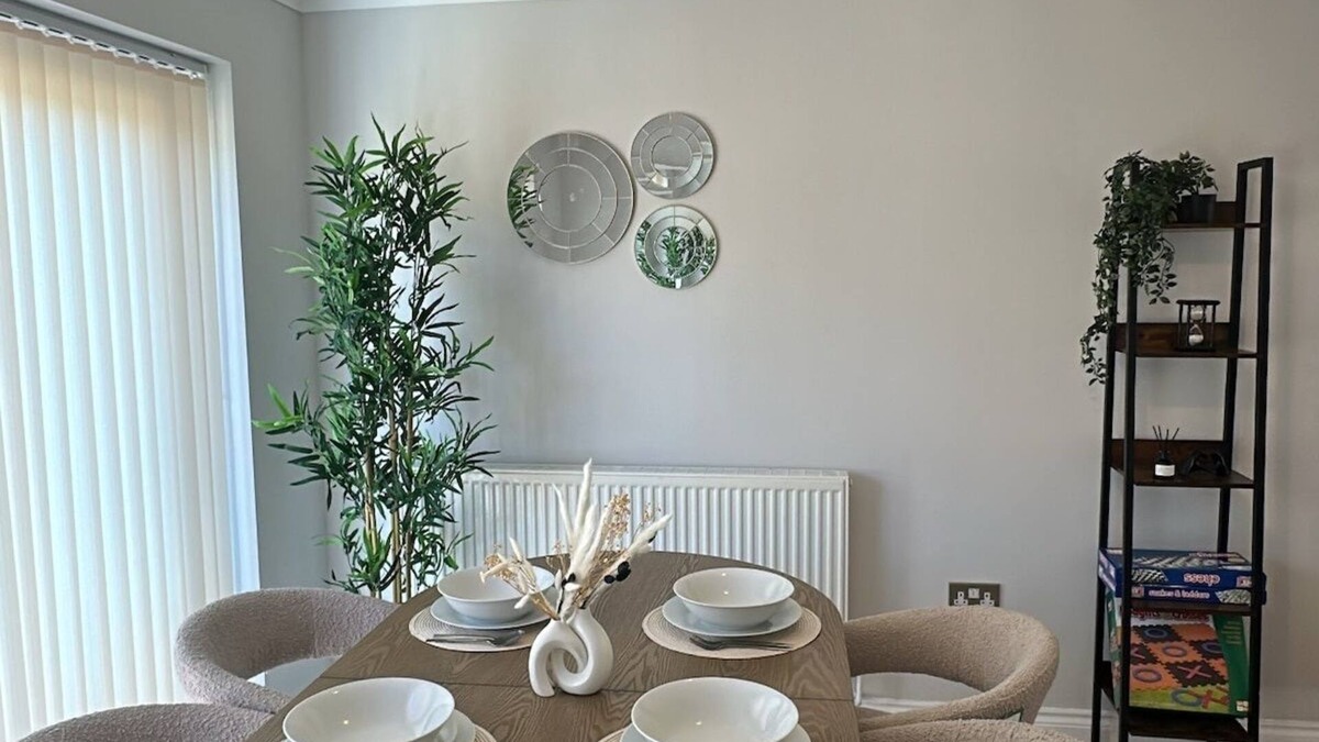Seisdon House | 3-Bed Home | Parking | Garden | Near NEC & Station