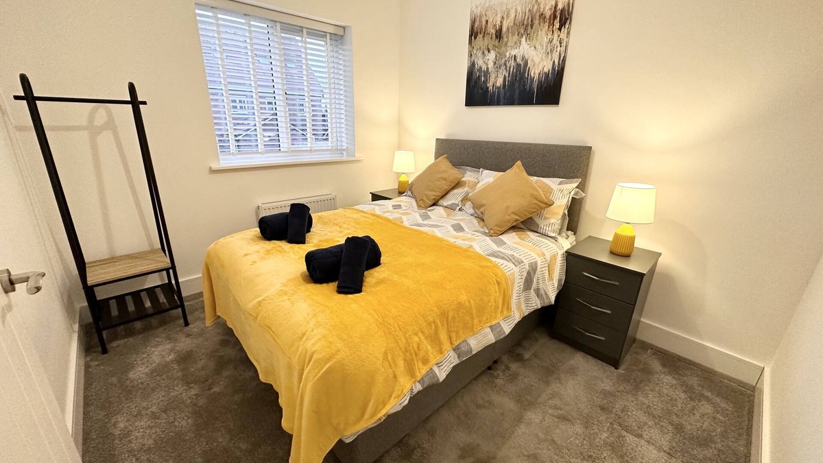 Stafford House | 3 Bed House | Business or Leisure | Free Parking
