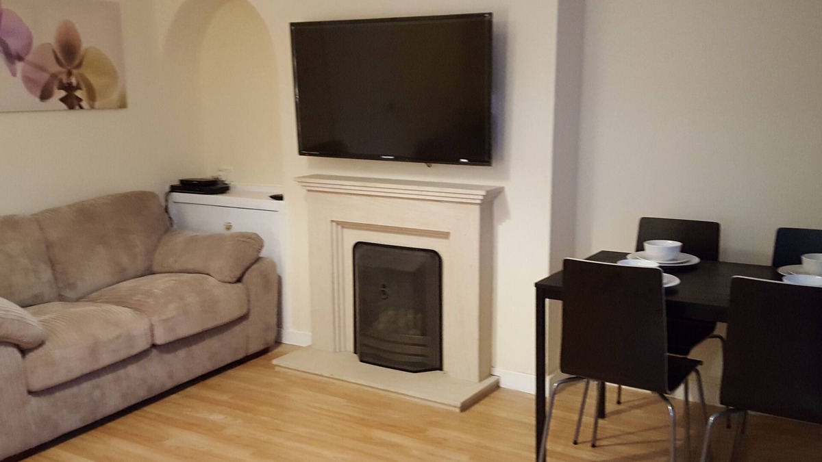 Shotts House | 3 Bed house, Central Scotland Location, sandwiched between Glasgow & Edinburgh