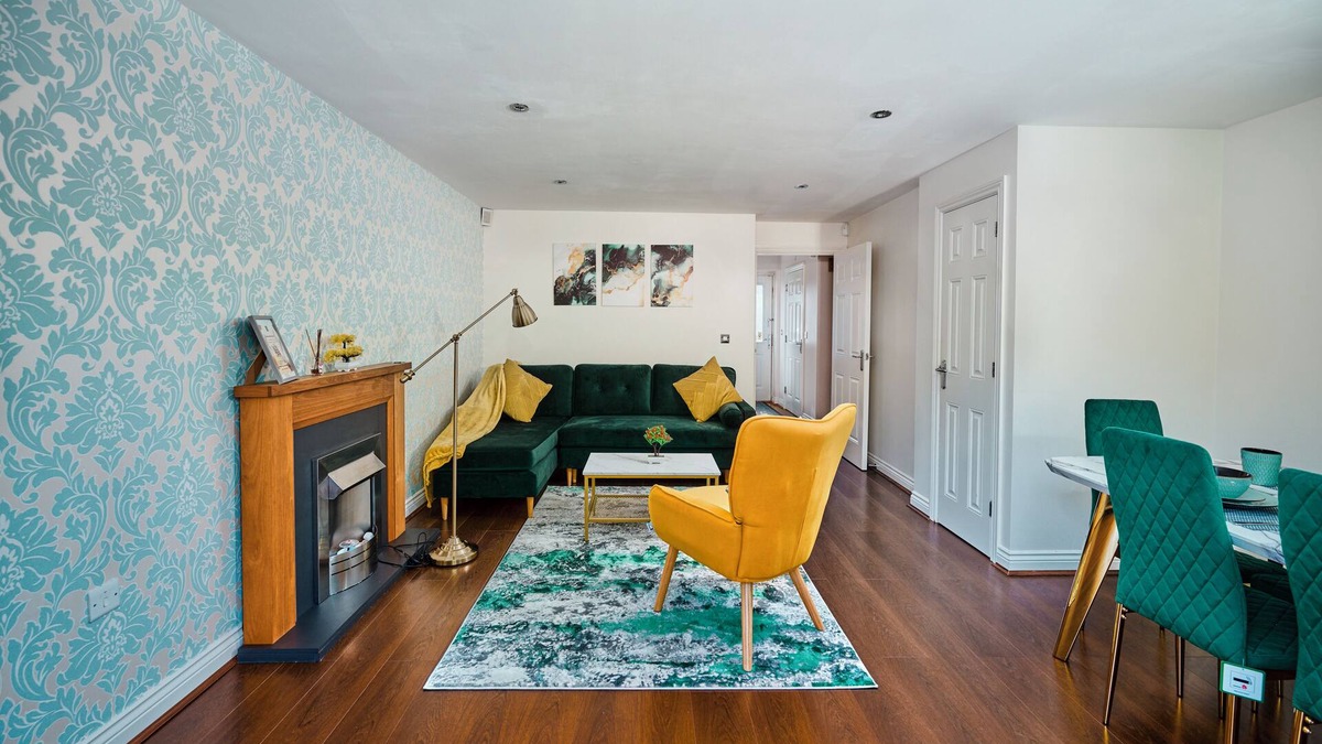 Pinkwell House | 3 Bed House in Hayes & Heathrow