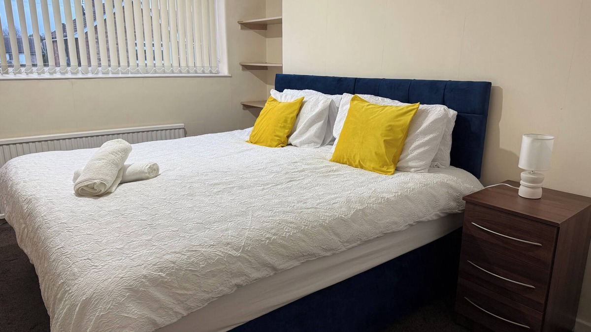 Oadby House | 3 Bed House - Sleeps 6 - Parking - Wifi