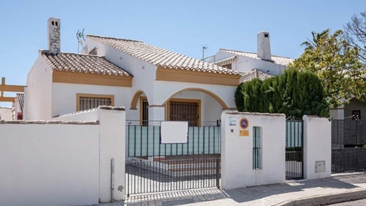 Pueblo Latino House | 3 bed house with pool in Torre de La Horadada. Air conditioning, WiFi & Netflix