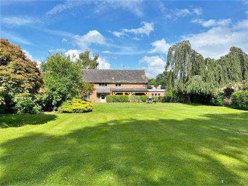 Aymestrey House | 3 Bed in Presteigne 78350