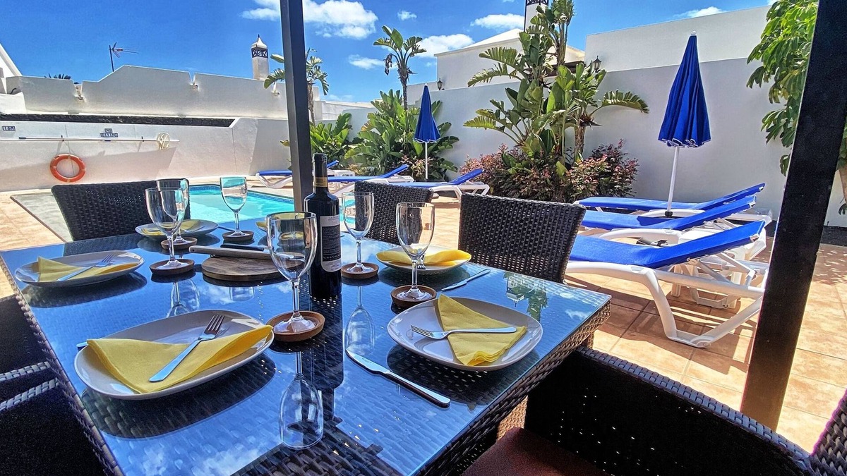 Los Mojones Villa | 3 Bed luxury villa with Heated Pool, Hot Tub, Pool table and T tennis