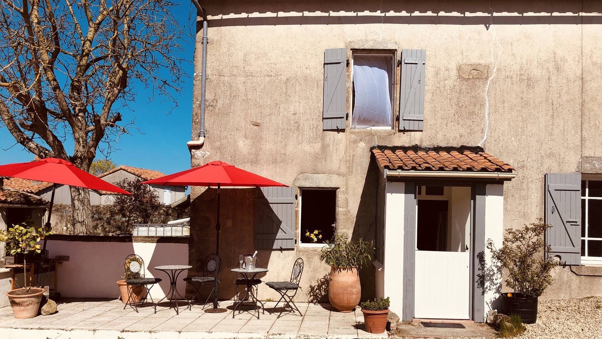 Gourge House | 3-Bed Luxury Farmhouse with Seasonal Pool