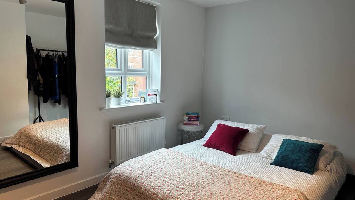 Greenham House | 3-Bed Modern Town House Newbury Racecourse