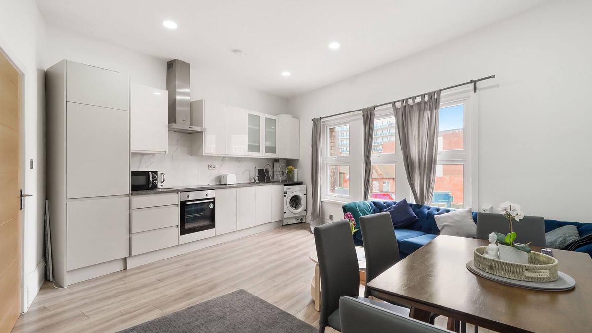 Harrow Apartment | 3 bed Penthouse Harrow centre
