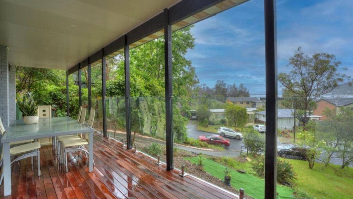 Tascott House | 3 Bed Tranquil Terrace with View