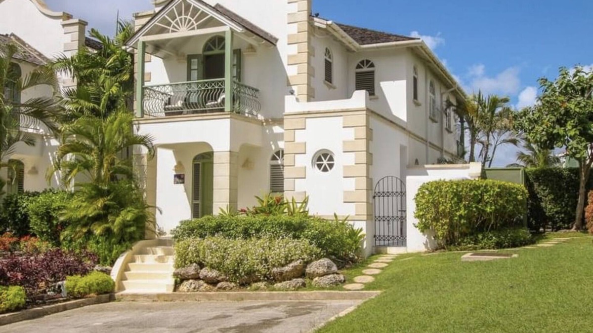 Forest Hills Villa | 3 bed villan3.5 bathroomnAir connWifin3 poolsnGymnTennisnGated communityn