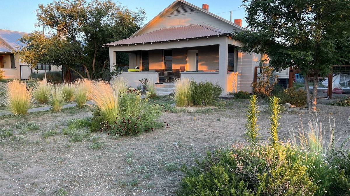Marfa House | 3 bedroom 1.5 Bath - 6 guest