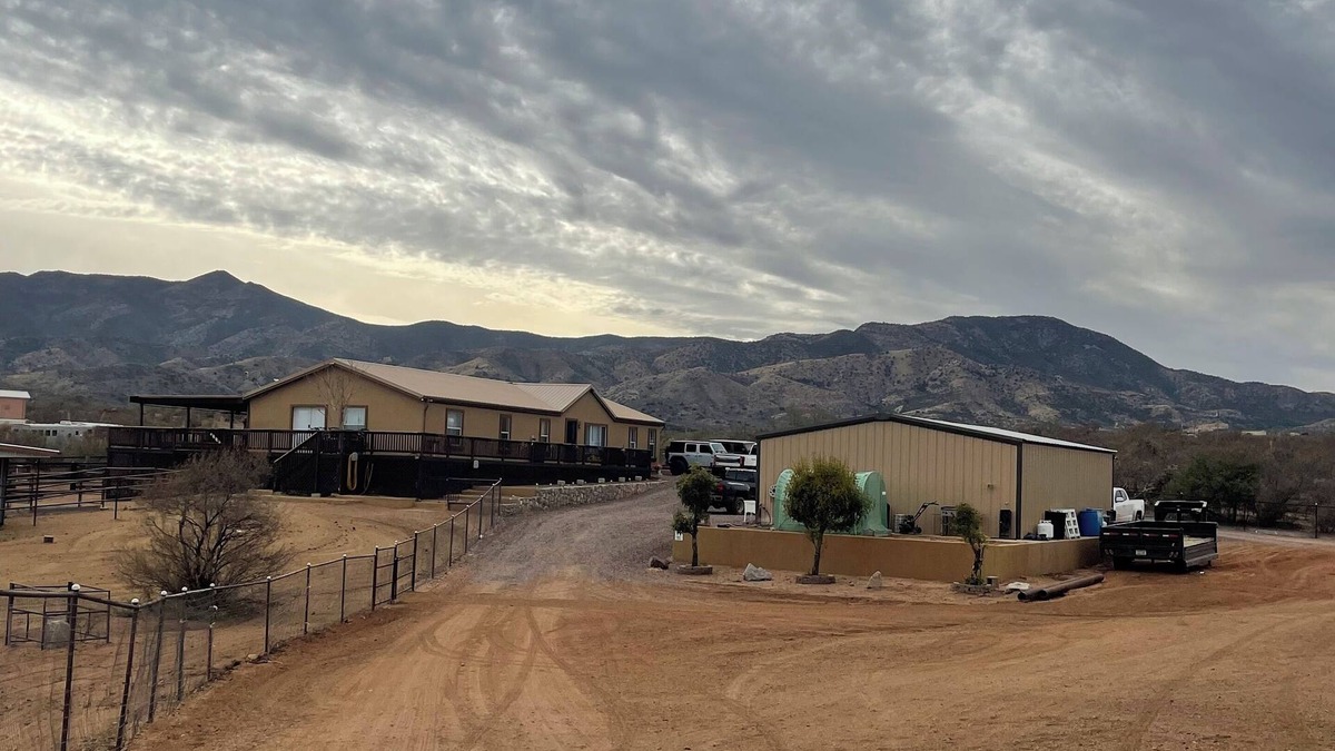 Oracle Other | 3 bedroom 1 bath house on 3 acres with corrals, round pen and warm up arena