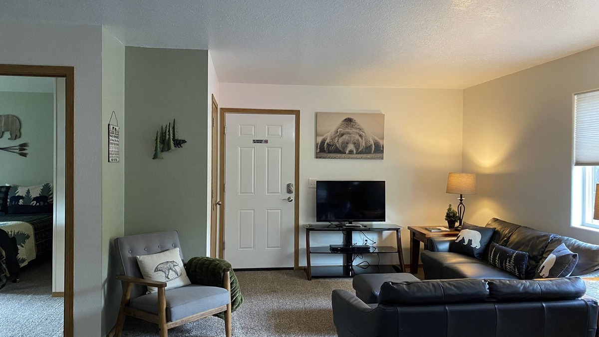 Ridgeway Condo | 3 Bedroom, 1 Bath Peaceful Lodge Just Minutes From The Kenai River and Soldotna!