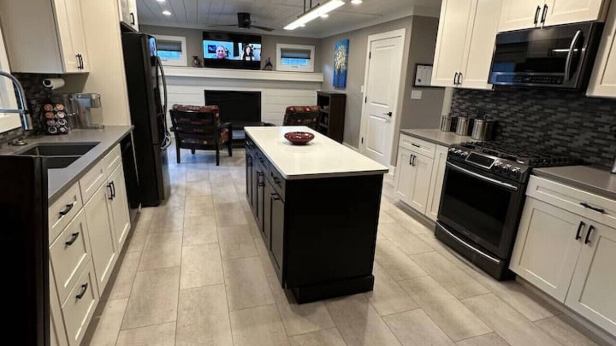 Columbia House | 3 Bedroom 1 Bath Pet Friendly 5 min to MU