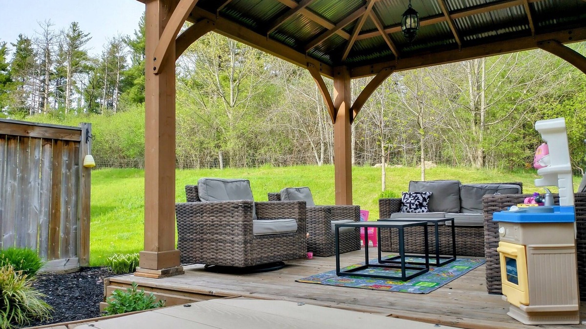 Doon South House | 3 Bedroom/2.5 Bath, Townhome in Doon Kitchener With Great Outdoors