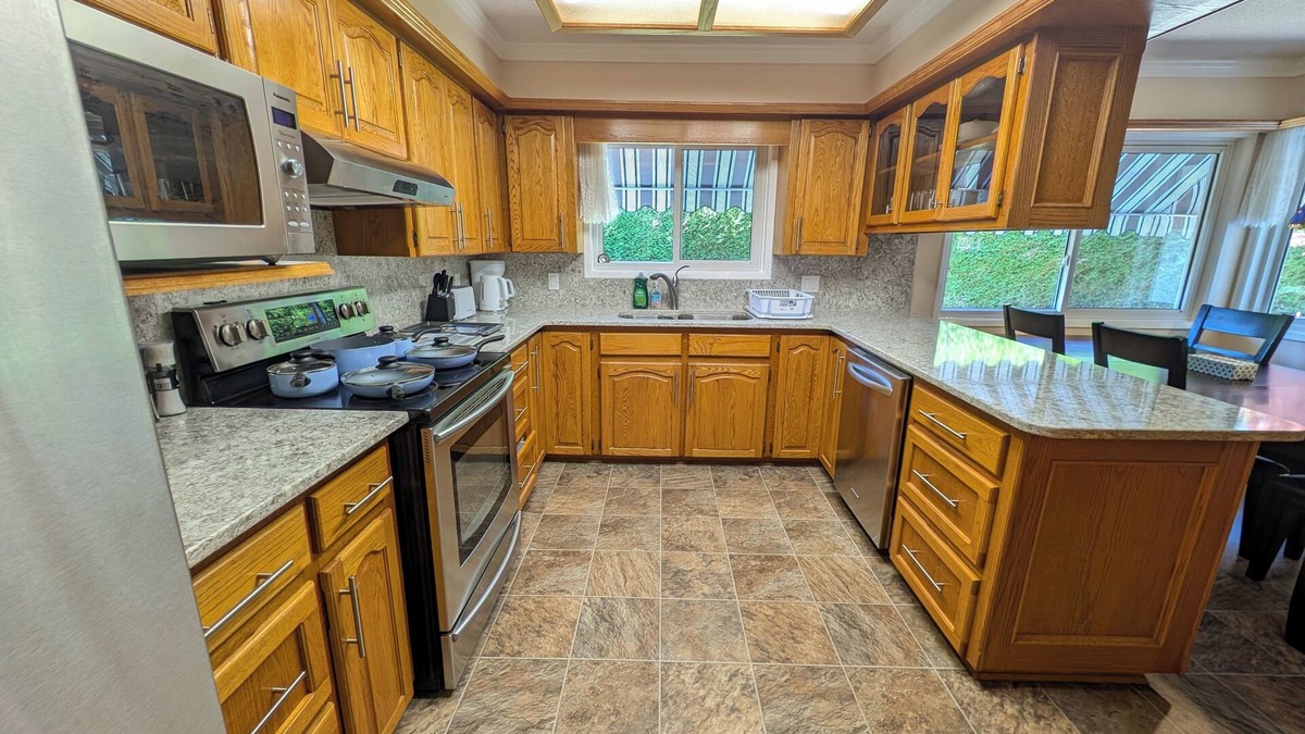 Willoughby House | 3 bedroom 2 bathroom house in Langley