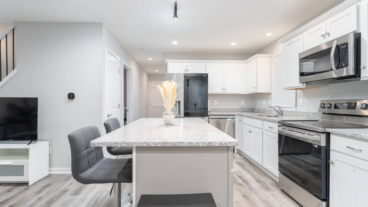 Farmington Hills House | 3 Bedroom 2 Bath House in Farmington Hills