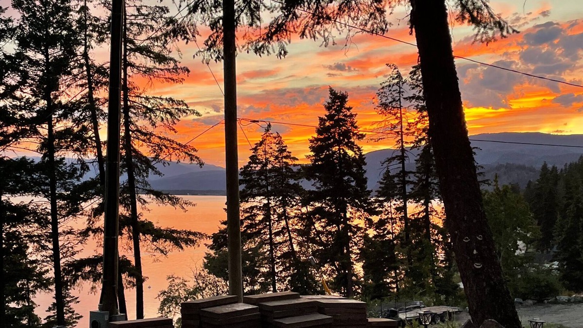 Blind Bay Cottage | 3 bedroom 2 bath cottage semi lake front with beach, dock and awesome views