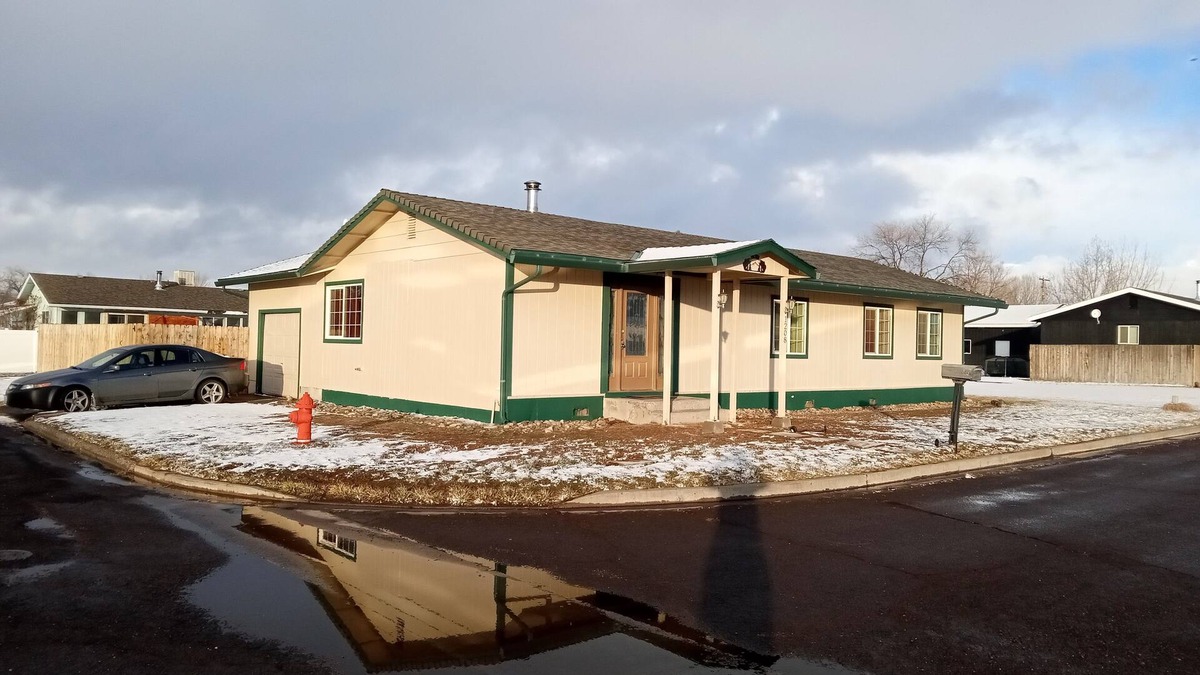 Alturas House | 3 Bedroom 2 Bath Great Family Location in Town