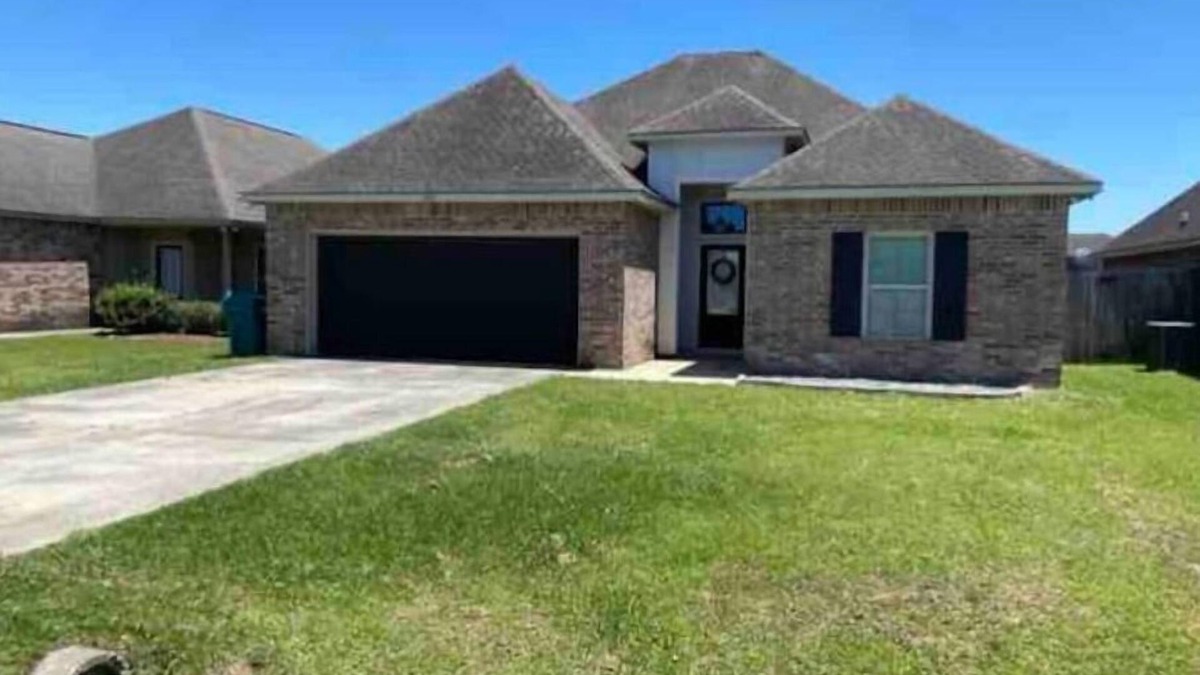 Youngsville House | 3 Bedroom 2 Bath Home, Clean Quiet Neighborhood