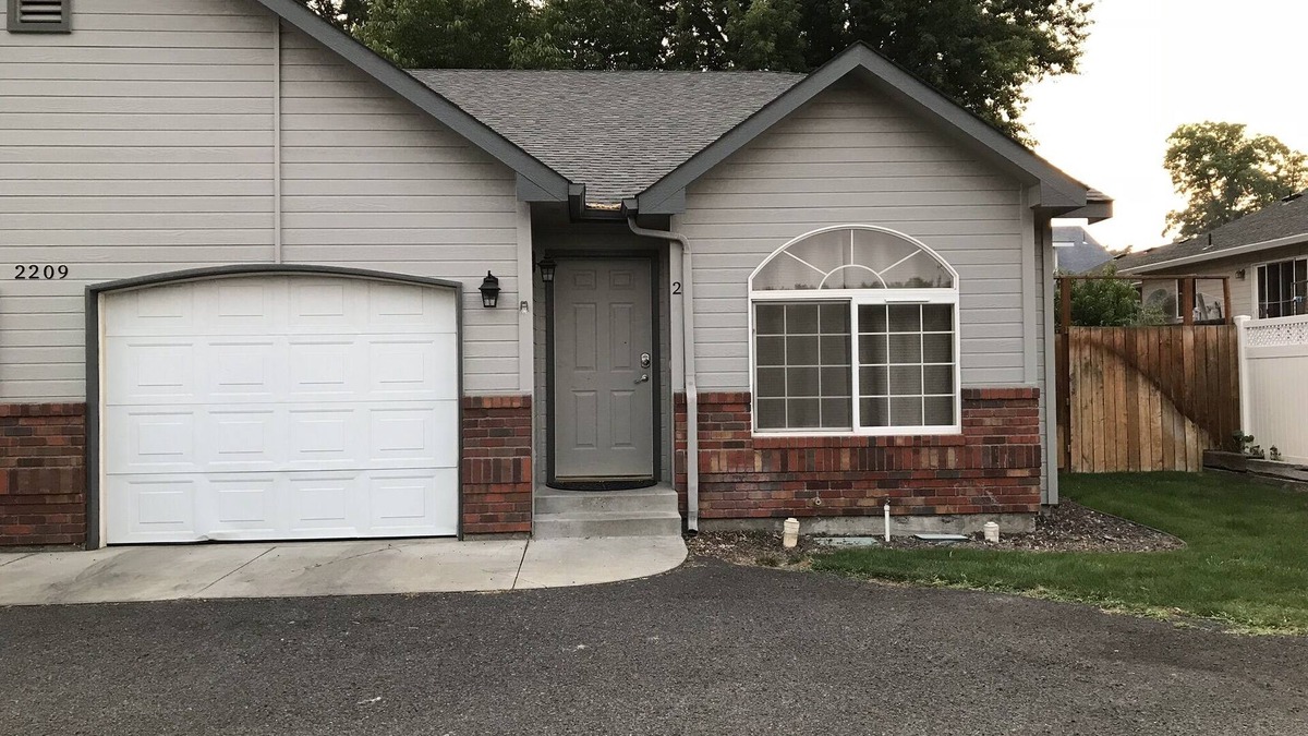 Brownstown House | 3 Bedroom 2 Bath House #2