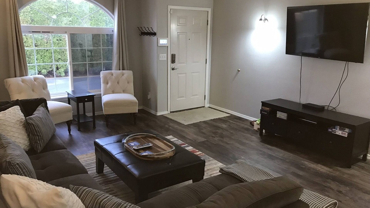 Brownstown House | 3 bedroom 2 bath house # 3