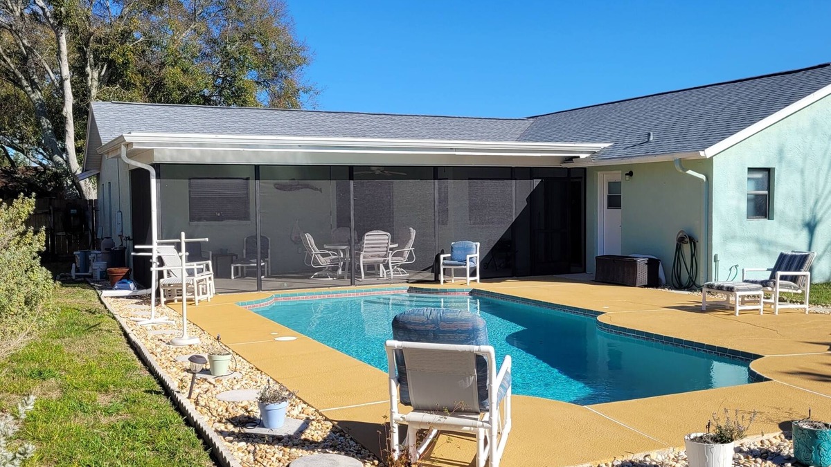 Hammocks Of Palm Harbor House | 3 bedroom, 2 bath, pool home that sleeps 6, with screened back patio