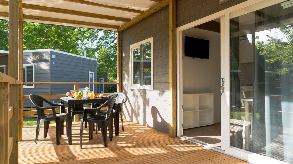 Lido Adriano House | 3 bedroom, 2 bathroom mobile home with veranda, terrace, in Punta Marina camping
