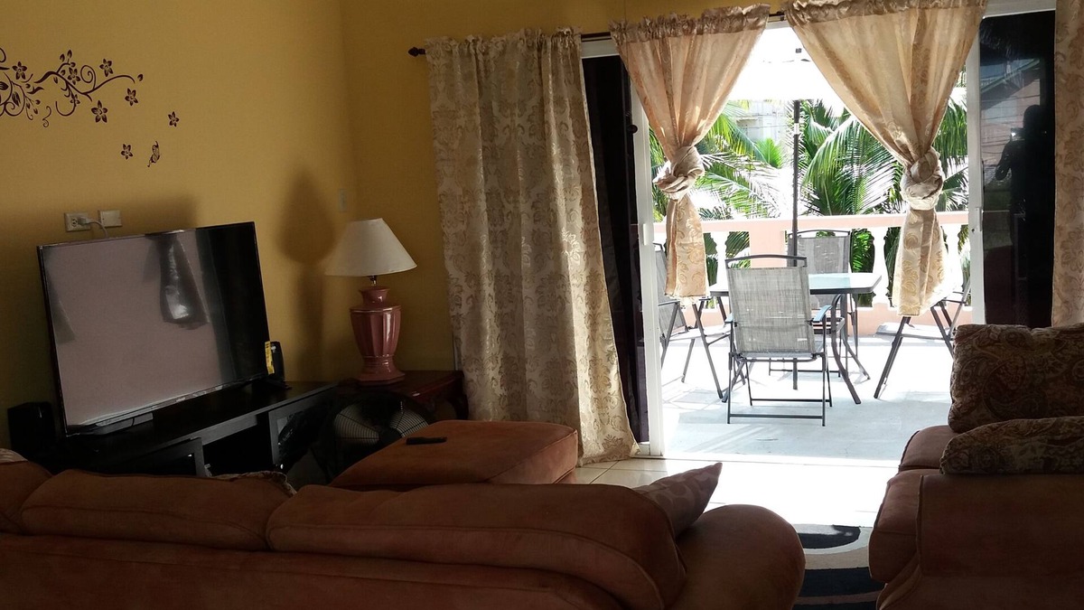 Belize City House | 3 BEDROOM 2 BATHROOM SPACIOUS VACATION HOME