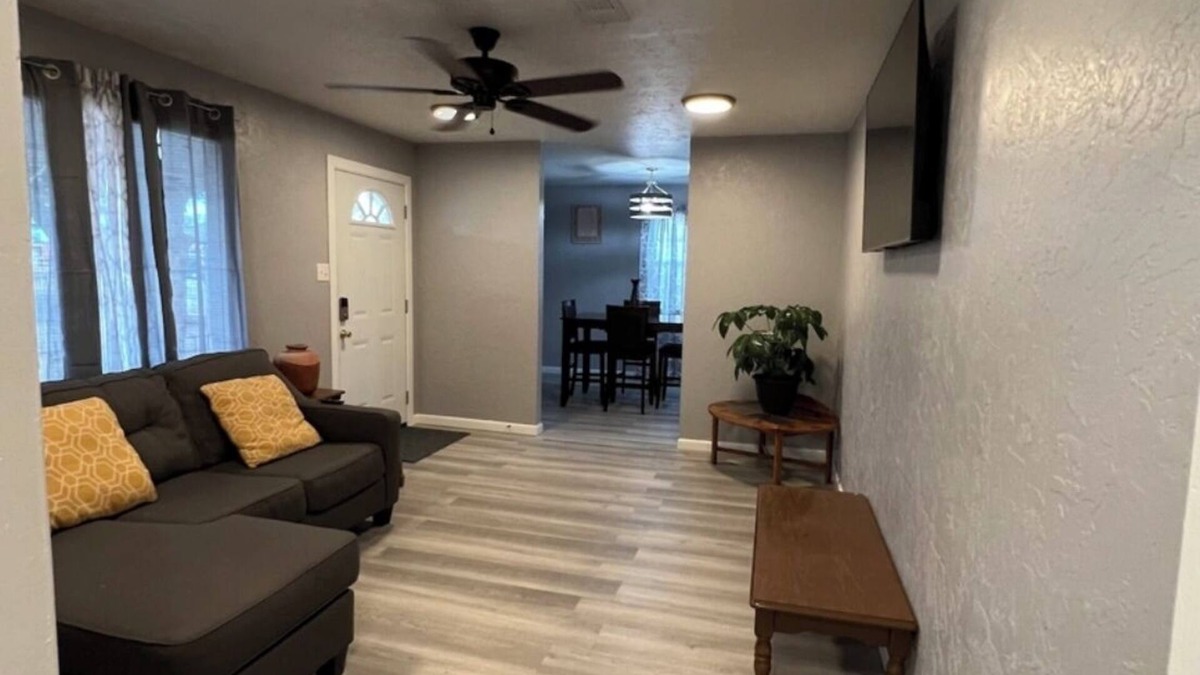 Clayton House | 3-bedroom, 2- Bathroom house in marvelous Clayton, NM with AC, WiFi!